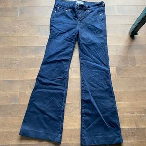 Mid rise skinny and flared jeans in indigo